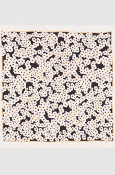 Белый платок из шелка в цветочный принт