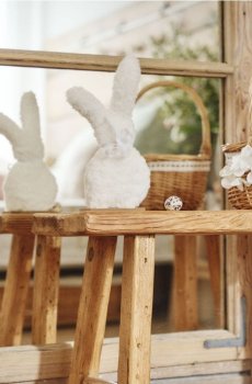 Великодня стояча декорація у формі зайця - білий