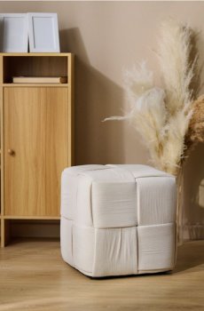 Рельєфний пуф у формі куба - кремовий