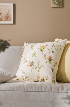 Наволочка з квітковим візерунком - кремовий