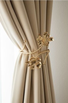 Металеві затискачі для штор з квітковим візерунком, 2 шт. - золотий