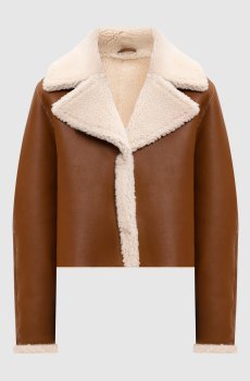 Коричневая укороченная дубленка с контрастной отделкой