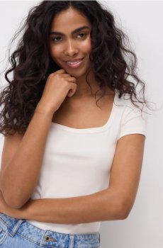 Reserved - Футболка з квадратним вирізом - кремовий - 427HT-01X