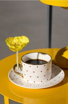 Чашка з блюдцем - червоний