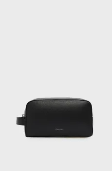 Мужской черный кожаный несессер EMBOSS Черный ONESIZE Calvin Klein LV04D1031G