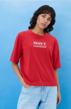 Бавовняна футболка з написом - червоний