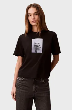 Женская черная футболка BOXED FLOWER Черный S Calvin Klein Jeans LV047D880G