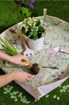 Садовий килимок з квітковим мотивом - блідо-зелений