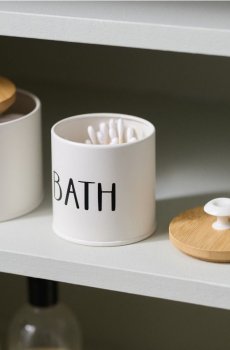 Hoiukarp kirjaga „Bath“ - білий