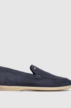 Синие замшевые лоферы с фактурной эмблемой