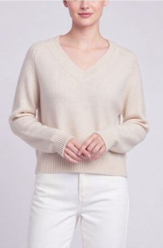 Светр з V-подібним вирізом - пшеничний