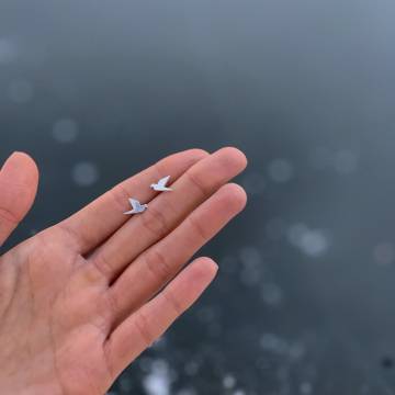 Золотые серьги-пусеты "Летающие птички" с06408 Золотые серьги-пусеты "Летающие птички" с06408