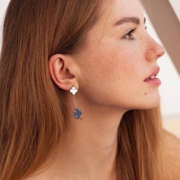 Серебряные серьги "Клевера" (перламутр, оникс) 123380 Серебряные серьги "Клевера" (перламутр, оникс) 123380
