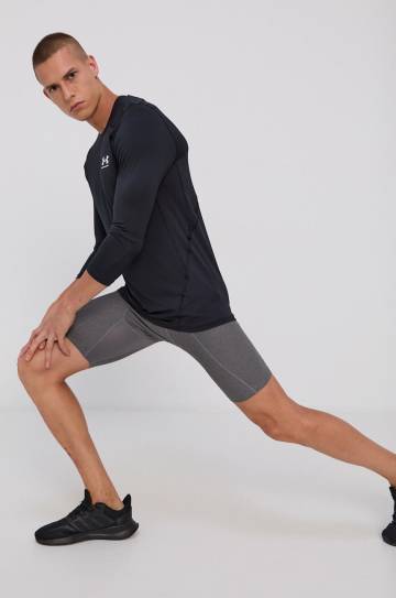 Лонгслив для тренировок Under Armour цвет чёрный однотонный 1361506-001 Лонгслив для тренировок Under Armour цвет чёрный однотонный 1361506-001