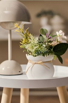 Декоративна рослина у вазі - пастельний рожевий