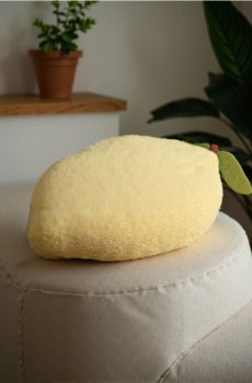 Подушка з штучним хутром - жовтий