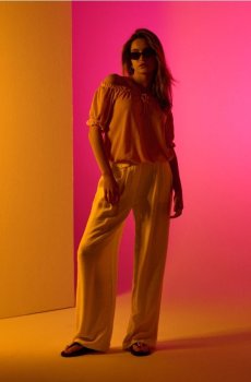 Віскозні штани широкого крою - світло-жовтий