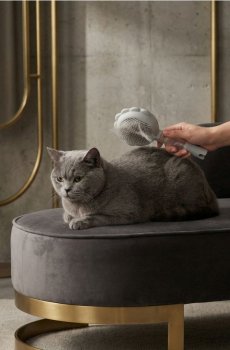 Щітка для тварин з розпилювачем - сірий