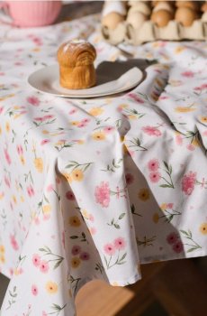 Скатертина з квітковим мотивом - пастельний рожевий