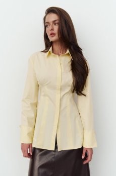 Жовта сорочка із акцентною відкритою спиною