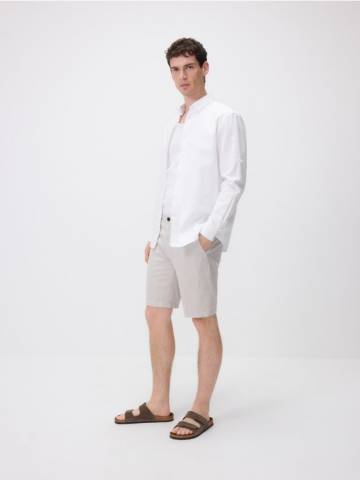 Reserved - Шорти чинос звичайного крою - світло-сірий - 8008H-09P