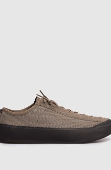 Коричневые кроссовки с логотипом