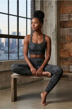 Спортивний топ із квітковим мотивом - чорний