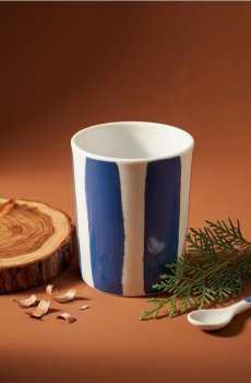 Ароматична свічка Cedarwood & Cypress - синій