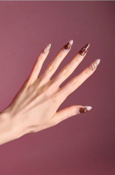Штучні нігті мигдалеподібні із золотими деталями 24 шт - золотисто-коричневий