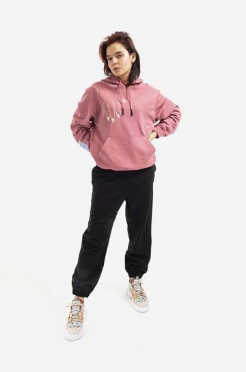 Хлопковые спортивные штаны MCQ Handsy цвет чёрный с аппликацией 624628RSJ741000-BLACK Хлопковые спортивные штаны MCQ Handsy цвет чёрный с аппликацией 624628RSJ741000-BLACK