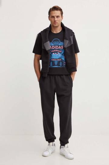 Хлопковая футболка adidas Originals Street 4 мужской цвет чёрный с принтом IZ2585 Хлопковая футболка adidas Originals Street 4 мужской цвет чёрный с принтом IZ2585