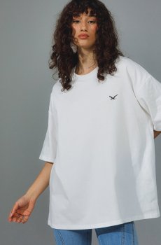 Молочна футболка оверсайз з чайкою