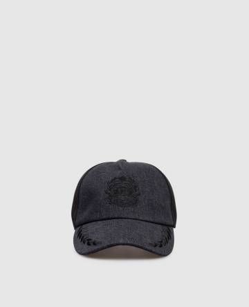 Черная кепка с логотипом