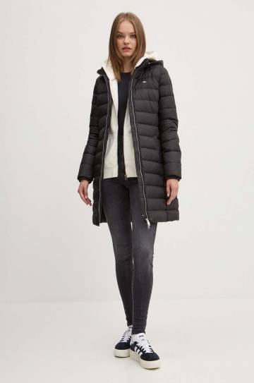 Пуховая куртка Tommy Jeans женская цвет чёрный зимняя DW0DW18864 Пуховая куртка Tommy Jeans женская цвет чёрный зимняя DW0DW18864