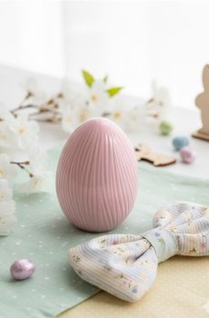 Великоднє декоративне яйце з рельєфною фактурою - пастельний рожевий