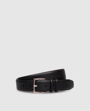 Черный кожаный ремень