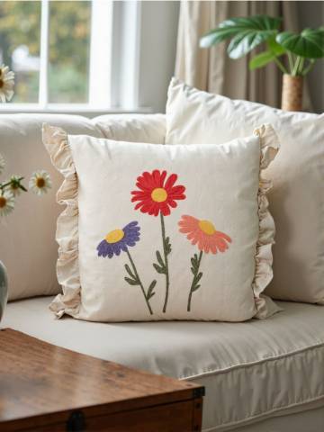 Декоративна подушка - бежевий