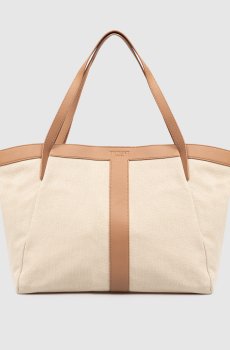 Бежевая сумка с тиснением логотипа
