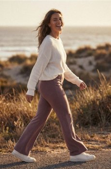 В’язані розкльошені штани з декоративними швами - кавовий