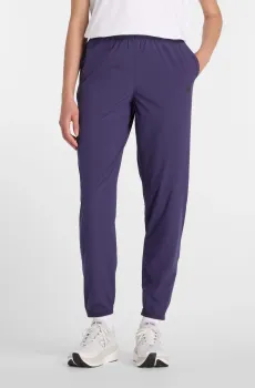 Женские фиолетовые спортивные брюки RC Essential Jogger Фиолетовый XS New Balance WB618578BOY