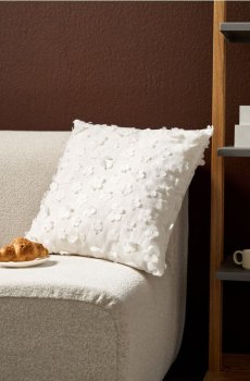 Декоративна подушка з квітами - білий