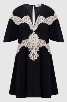Черное платье мини с кружевом