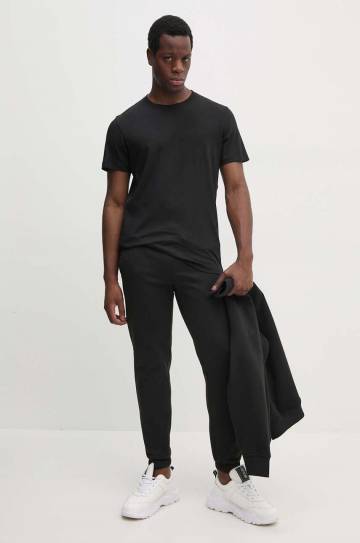 Спортивные штаны Calvin Klein Jeans цвет чёрный с аппликацией J30J326175 Спортивные штаны Calvin Klein Jeans цвет чёрный с аппликацией J30J326175