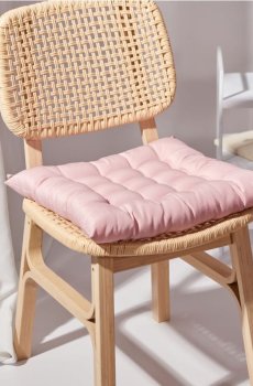 Подушка на стілець - пастельний рожевий