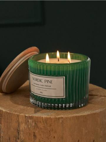 Свічка Nordic Pine - зелений Свічка Nordic Pine - зелений