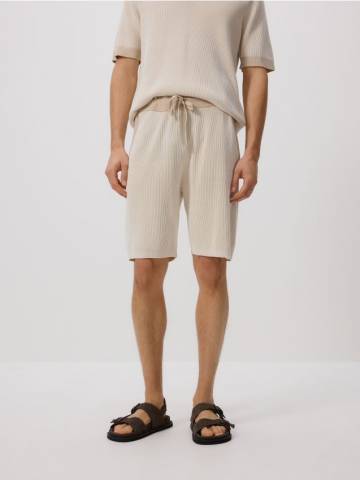 Reserved - Структуровані шорти звичайні - бежевий - 4737C-08P
