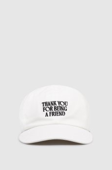 Белая кепка с вышивкой надписи