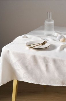 Скатертина з тисненим квітковим візерунком - білий