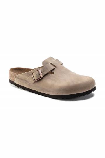 Шлепанцы из нубука Birkenstock Boston SFB цвет бежевый 1018147 Шлепанцы из нубука Birkenstock Boston SFB цвет бежевый 1018147