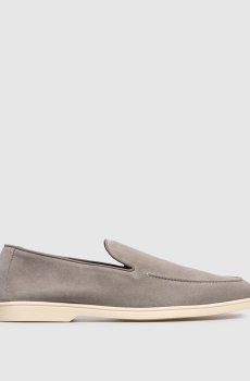 Серые замшевые лоферы с логотипом